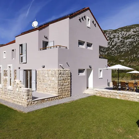 Jure By Interhome Zupa