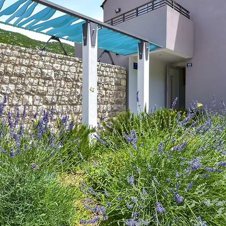 Jure By Interhome Zupa
